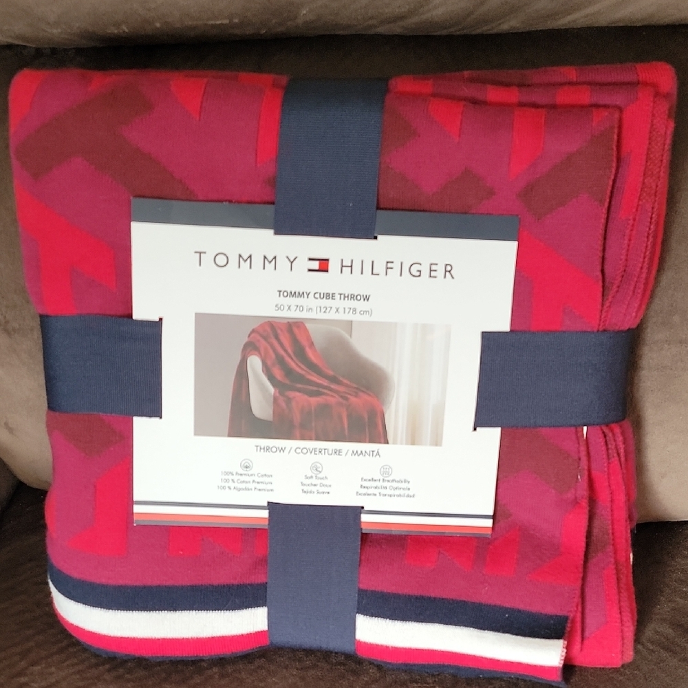100% Cotton New Tommy Hilfiger Red and Navy Cube Throw